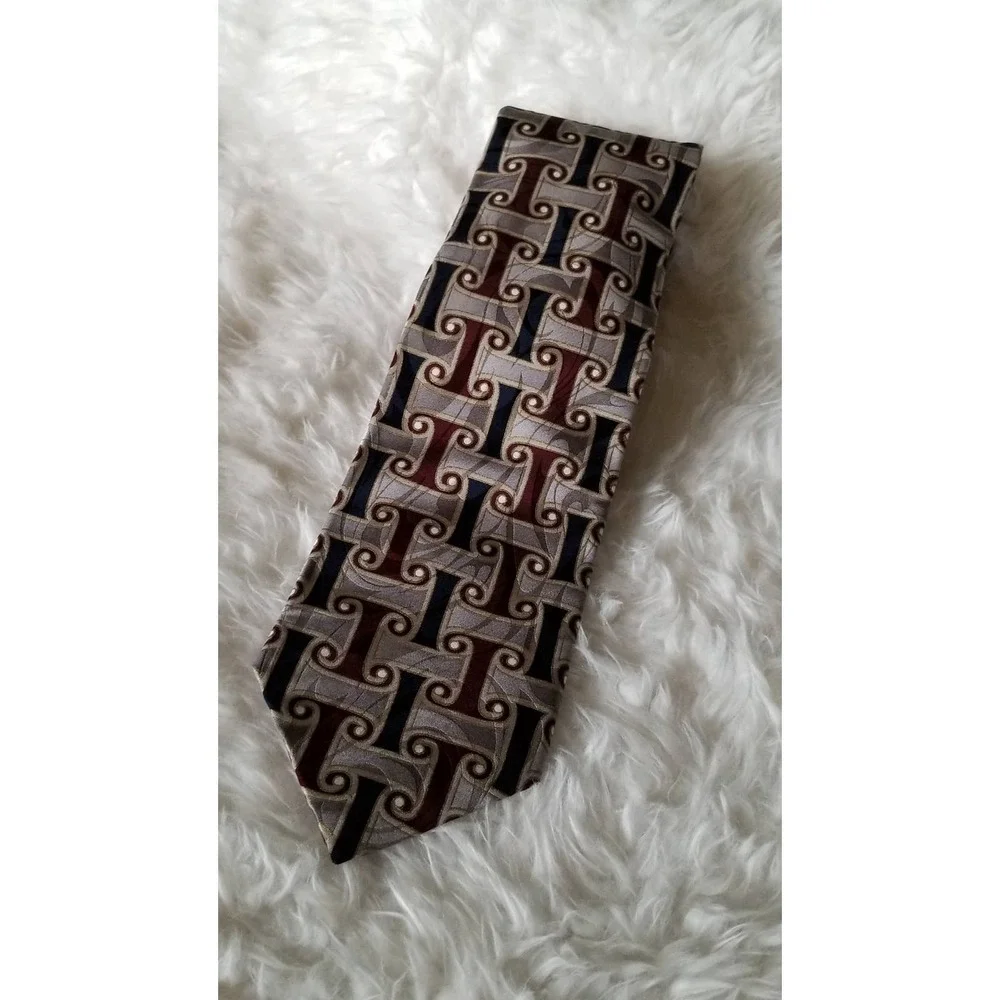 Vtg 90s Geoffrey Beene silk necktie geometric classic business tie 64 length